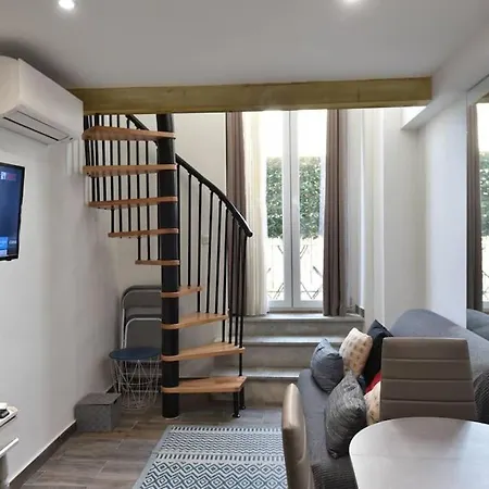 Signature Des Postes فندق